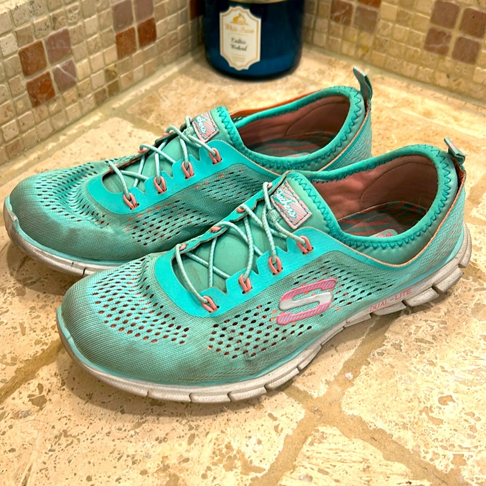 Women’s Skechers Size 8 Slip-on Memory Foam